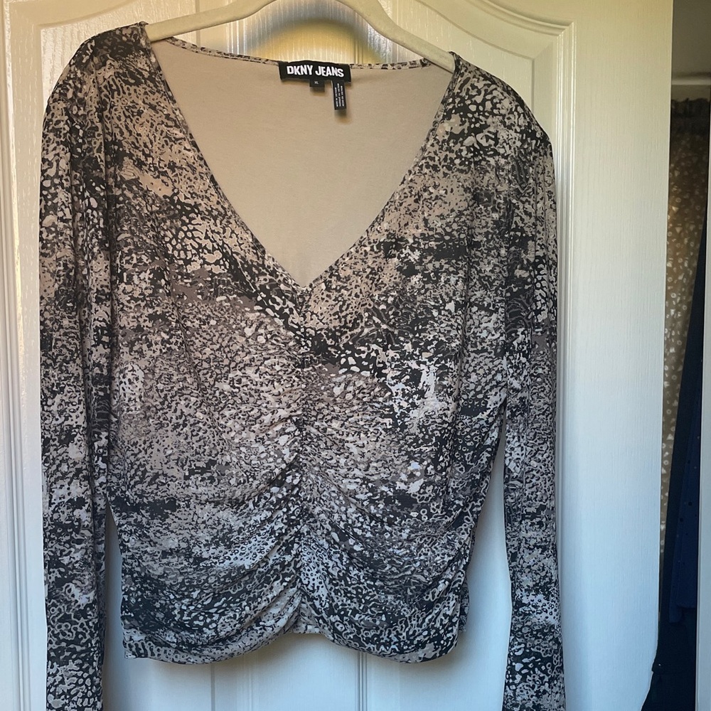 *NEW* DKNY Women’s Ruched Top. Super cute!